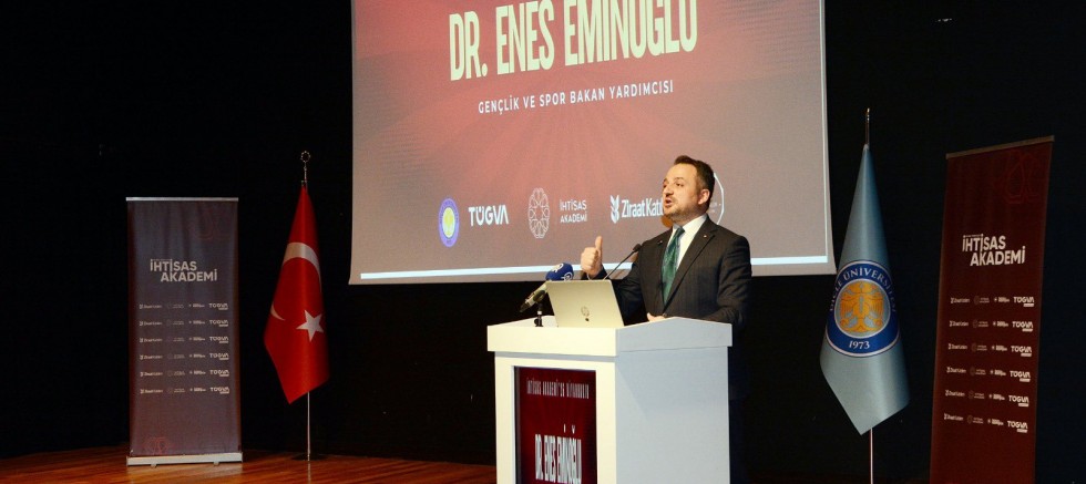 Dicle Üniversitesi’nde “Türkiye Yüzyılı Gençlik Modeli” Söyleşisi Düzenlendi