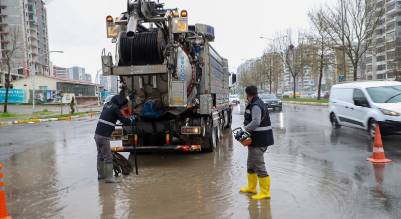 DİSKİ’den kent genelinde yağışlara karşı eş zamanlı altyapı müdahalesi
