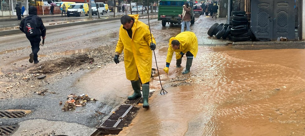 DİSKİ ekipleri Silvan’da sele karşı sahadaydı
