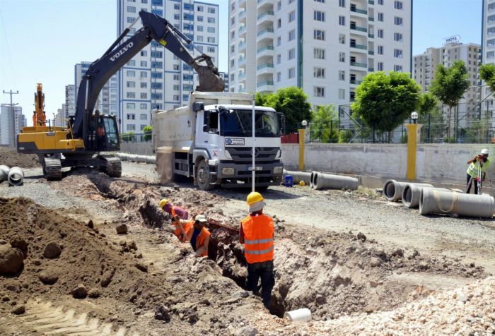 DİSKİ KENT MERKEZİNDE  YAĞMURSUYU ŞEBEKESİ DÖŞÜYOR