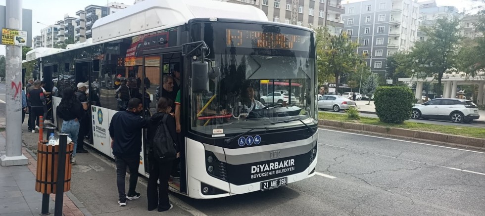 Diyarbakır Büyükşehir Belediyesi’nden 200 Otobüs Şoförü Alımı İddiası: Son Başvuru Tarihi 20 Ekim