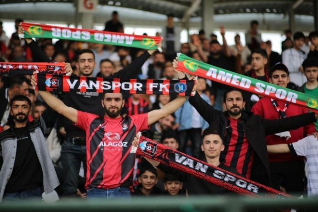 Diyarbakır Büyükşehir  Belediyesi  Organizasyonunda  Vanspor Taraftarlarına  İftar  Yemeği  verecek