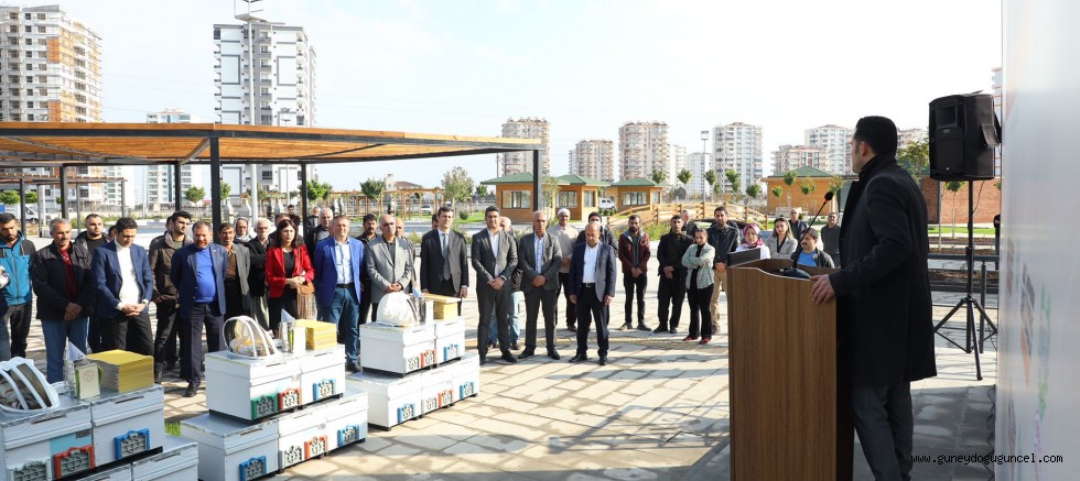 Diyarbakır'da bal üreticilerine ana arı üretim kovanı desteği.