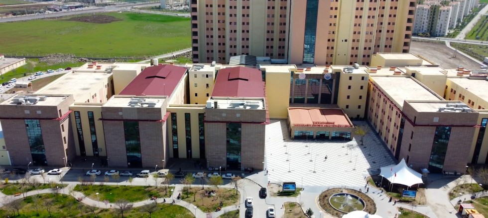 DİYARBAKIR’DA BAYRAMDA 5 BİN 310 SAĞLIK ÇALIŞANI GÖREV BAŞINDAYDI SAĞLIK HİZMETLERİ AKSAMADI