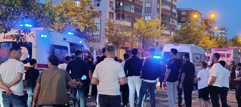 Diyarbakır'da bıçaklı kavga: 2 yaralı