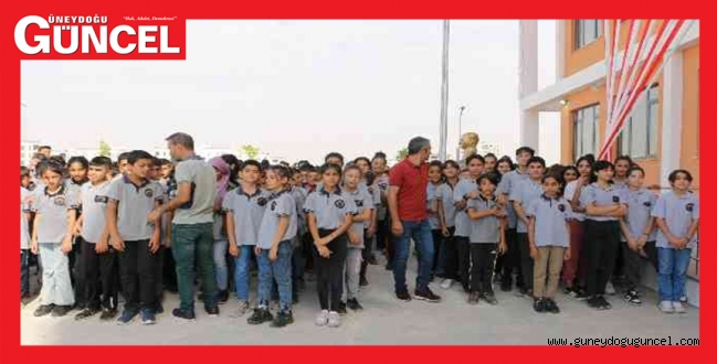 Diyarbakır'da bir okul daha öğrencilerle buluştu.