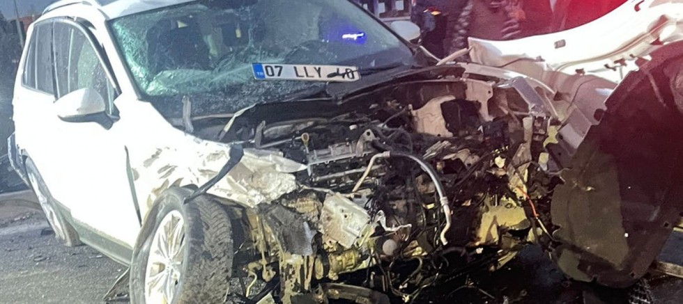 Diyarbakır'da kamyon ile otomobil çarpıştı: 2 yaralı