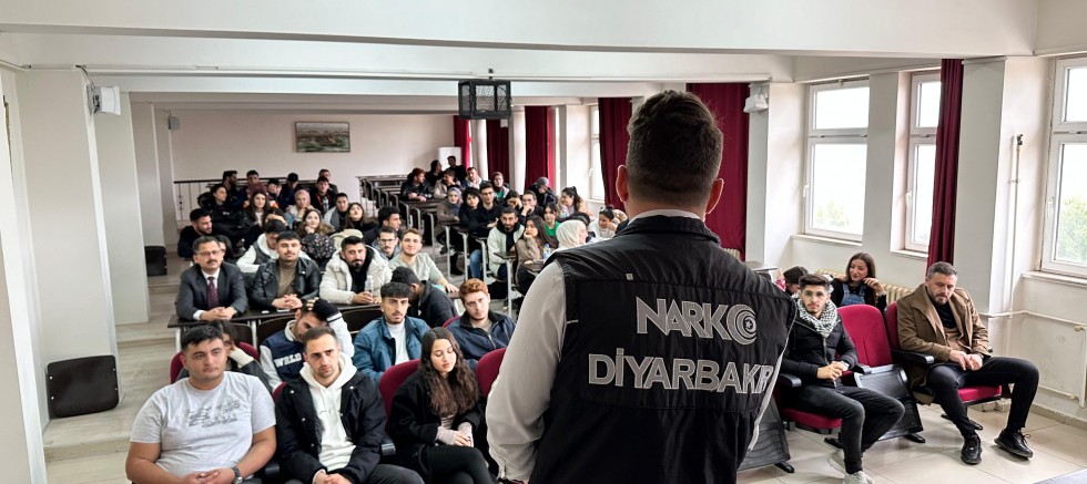 Diyarbakır’da Narkotik Şube Müdürlüğü Madde Bağımlılığa Yönelik Seminer 