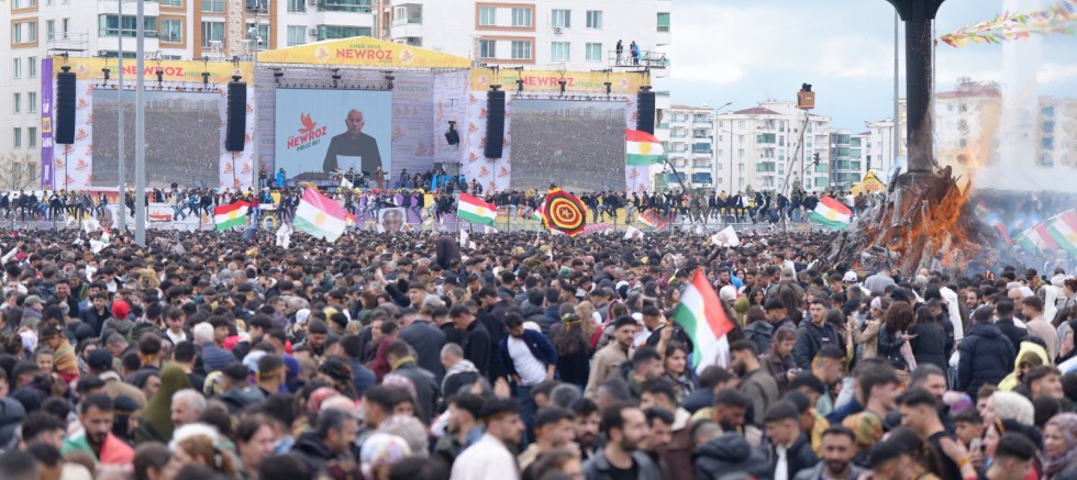 Diyarbakır’da Newroz Kutlamalarında Siyasi Mesajlar Öne Çıktı
