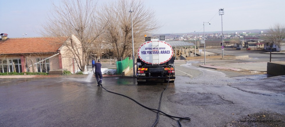 Diyarbakır'da Şap hastalığına karşı canlı hayvan borsası dezenfekte edildi