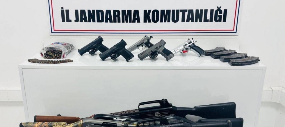 Diyarbakır’da Silah Kaçakçılarına Operasyon: Çok Sayıda Silah Ele Geçirildi