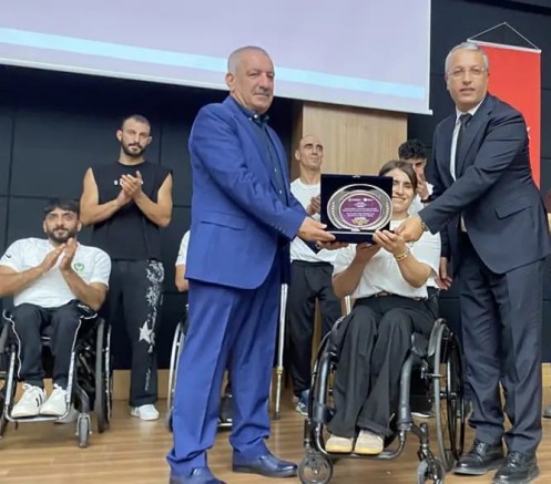 Diyarbakır’da Spora Katkı Sunan İsimler Ödüllendirildi