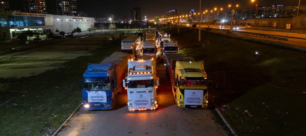 Diyarbakır’da Toplanan 25 TIR İnsani Yardım Kobanê’ye Ulaştı