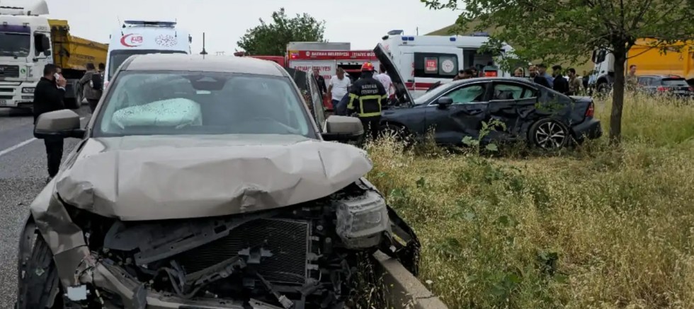 Diyarbakır'da trafik kazası: 3 yaralı