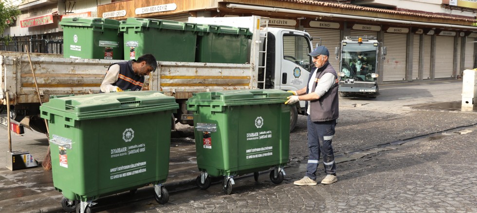 Diyarbakır’da Yeni Nesil Çöp Konteynerleri Yerleştiriliyor