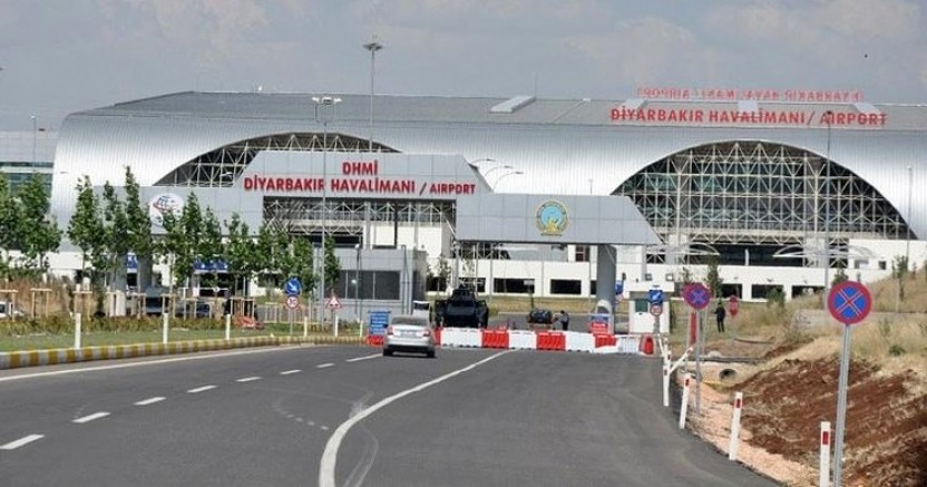 Diyarbakır Havalimanı’nda Gece Yarısı Karışıklığı: Yetkililerden Açıklama