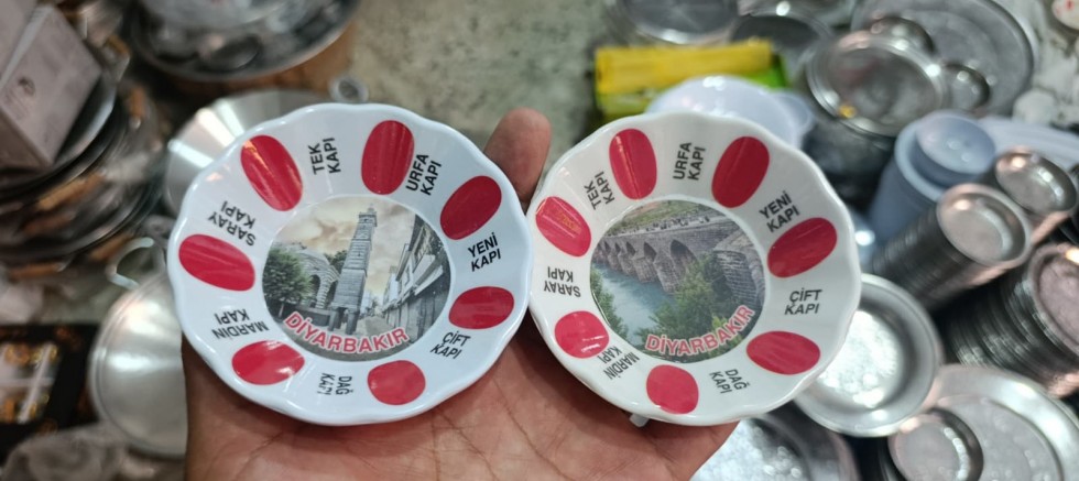 Diyarbakır’ın binlerce yıllık tarihi çay bardaklarının altında yaşatılıyor