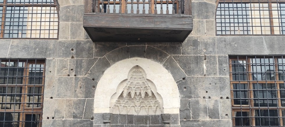 Diyarbakır Ulu Camii’nin Restorasyonu Tartışma Yarattı: “Estetik Müdahale Gerekli mi?”