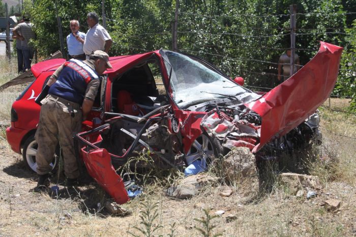 DİYARBAKIR YOLUNDA TRAFİK KAZASI: 9 YARALI