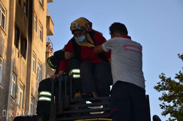 Diyarbakır’da yangın çıkan evden 6 vatandaş son anda kurtarıldı