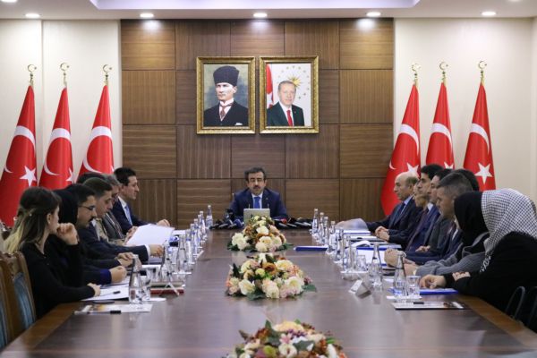DİYARBAKIR’DA KADINA YÖNELİK  ŞİDDET MASAYA YATIRILDI