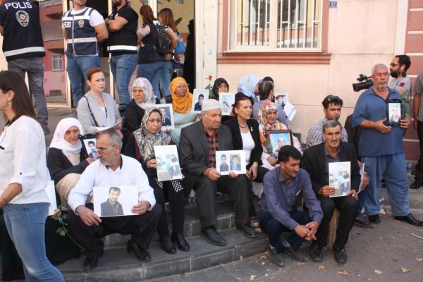 DİYARBAKIRLI ANNELERİN  ÇIĞLIĞI ÜLKE SINIRLARINI AŞTI