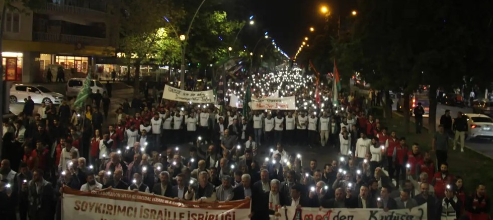 Diyarbakırlılar Aksa Tufanı'nın 3'üncü yıldönümünde Gazze için meydanlardaydı