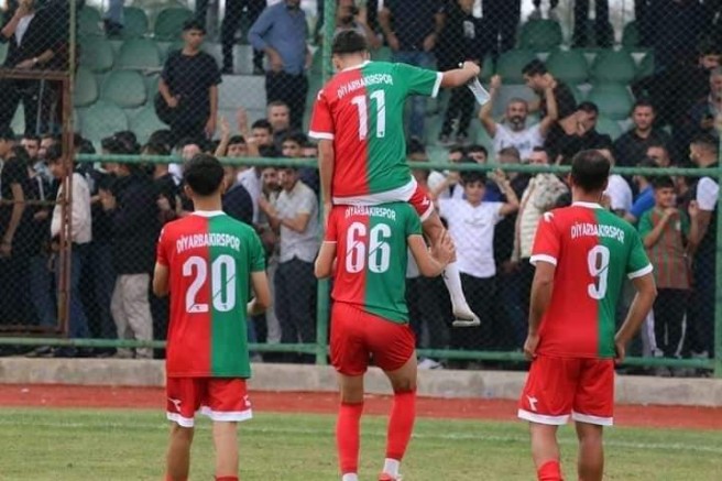 DİYARBAKIRSPOR ZİRVEYİ ZORLUYOR
