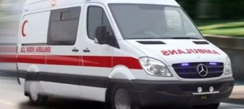 Dur ihtarına uymayan sürücü aracıyla 3 otomobile çarptı: 7 yaralı