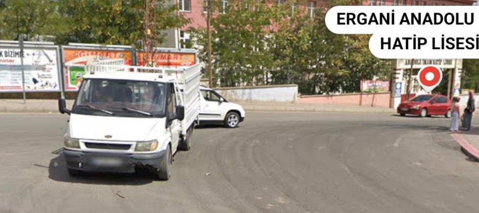Ergani’de Anadolu İmam Hatip Lisesi Kavşağında Trafik Sorunu Tepki Çekiyor