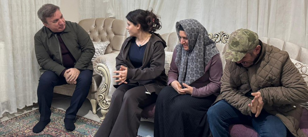 Erzincan Valisi Aydoğdu'dan bir aileye ev sözü