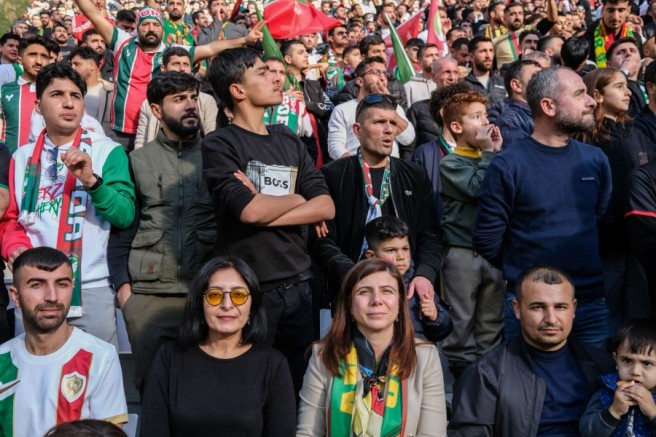 Eşbaşkan Bucak Amedspor maçını izledi