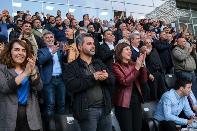 Eşbaşkan Bucak Amedspor maçını stadyumda izledi