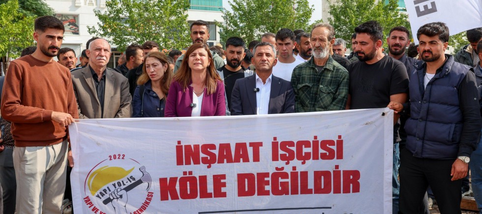 Eşbaşkanlardan eylemdeki Şehir Hastanesi işçilerine destek