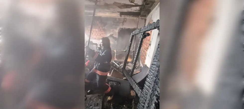 Evde çıkan yangında 1’i bebek 7 kişi dumandan etkilendi