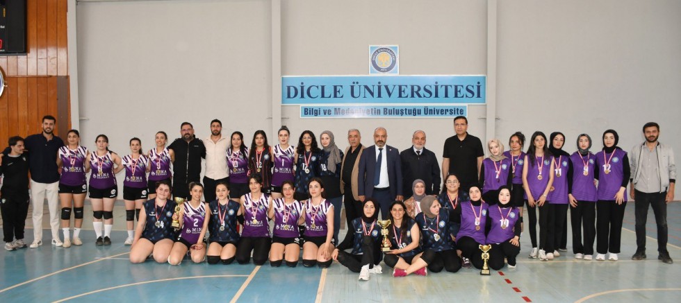 FAKÜLTELER ARASI VOLEYBOL TURNUVASINDA ŞAMPİYON MYO OLDU