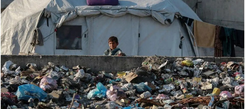 Gazze’de çöp yığınların arasında yaşam mücadelesi