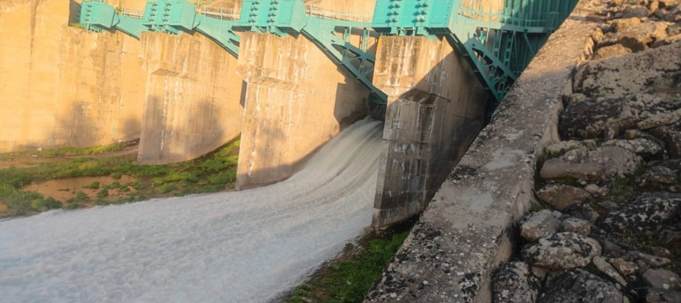 Göksu Barajı'nda kontrollü su tahliyesi başlatıldı