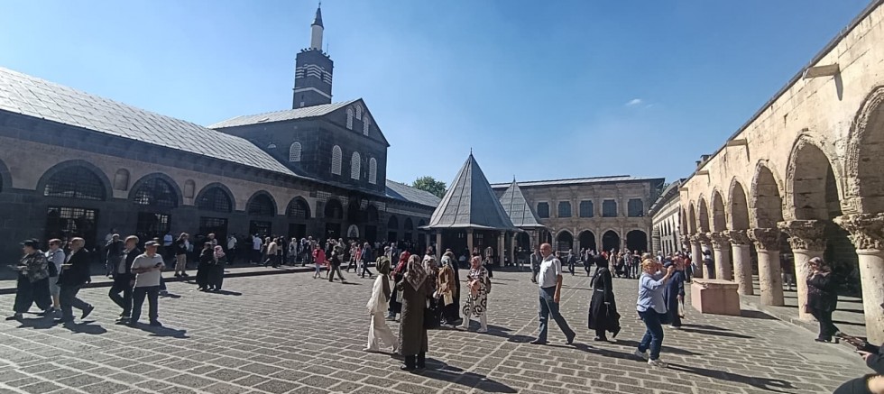Güneşli Havayı Fırsat Bilen Turistler Suriçi’ne Akın Etti