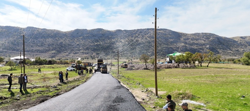Hani ile Elazığ arasındaki bağlantı yolu sıcak asfaltla yenilendi