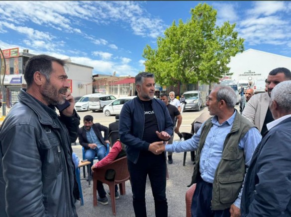 Hazro Çarşısında Yoğun İlgi: Başkan Mehmetoğlu Esnaf ve Vatandaşla Buluştu