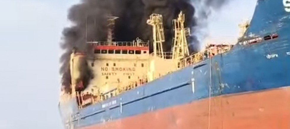 Hürmüz Boğazı'nda gemi trafiği durdu: İran'ın misillemesi enerji hatlarını kilitledi