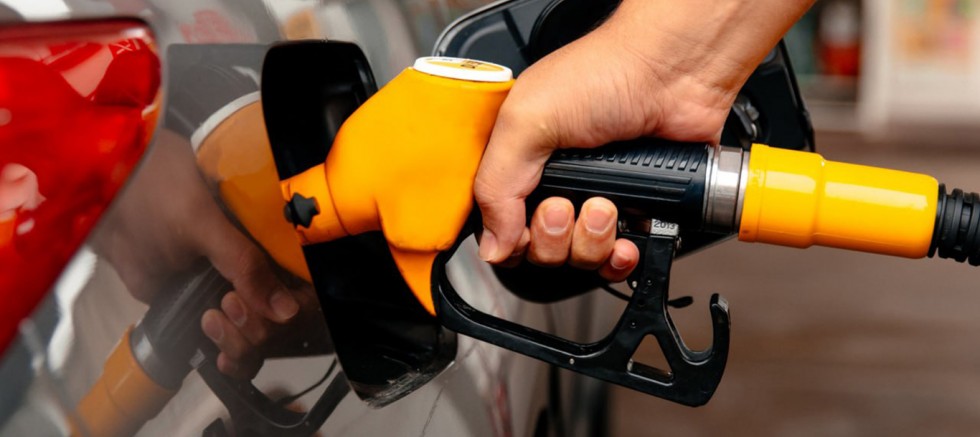 Hürmüz Boğazındaki gerilim nedeniyle zirvelere çıkan benzin fiyatında düşüş