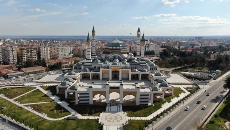 İbadethaneye Uzanan El, Toplumsal Vicdana Kalkmış Sayılır”