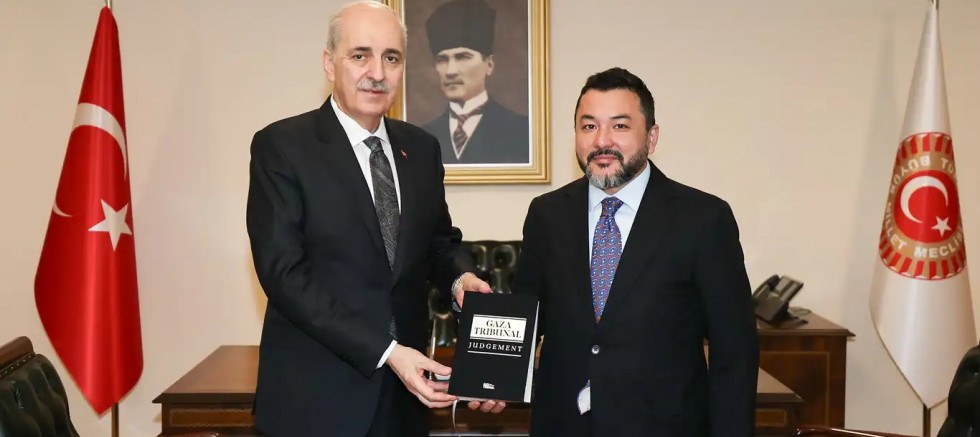 ICYF Başkanı Ayhan, Gazze Mahkemesi nihai kararını TBMM Başkanı Kurtulmuş’a takdim etti