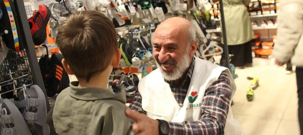 İHO EBRAR Diyarbakır'da yüzlerce yetimi bayram öncesi sevindirdi