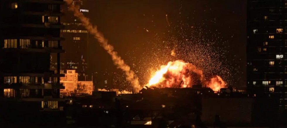 İran'dan geniş çaplı misilleme: Eilat, Dimona ve Tel Aviv'de patlamalar