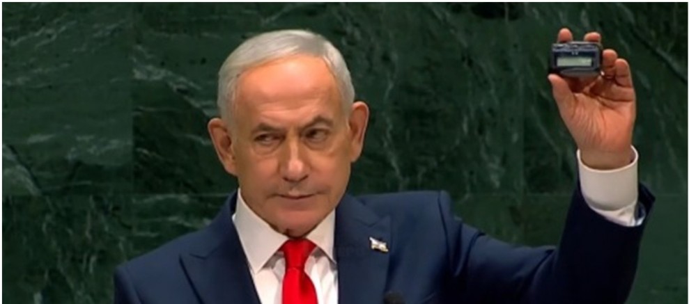 İşgalci Netanyahu, BM kürsüsünde elinde bombayla dünyayı tehdit etti