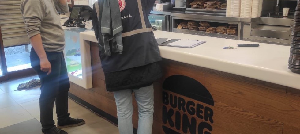 İŞLETMELERE FİYAT ETİKETİ ALARMI:KURALLARA UYMAYANA 3 BİN TL CEZA YOLDA!