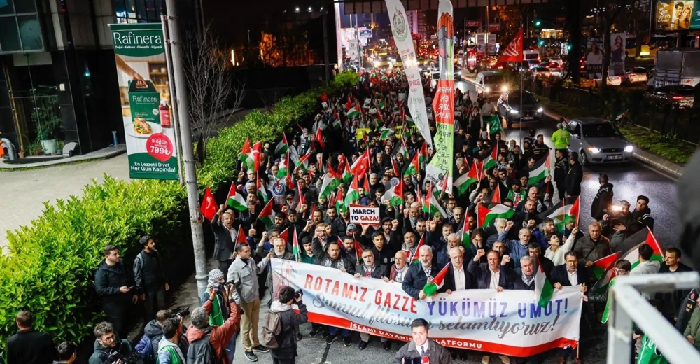 İstanbul'da Sumud Filosu'na destek yürüyüşü